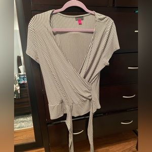 Vince Camuto size L wrap-tie top. EUC.